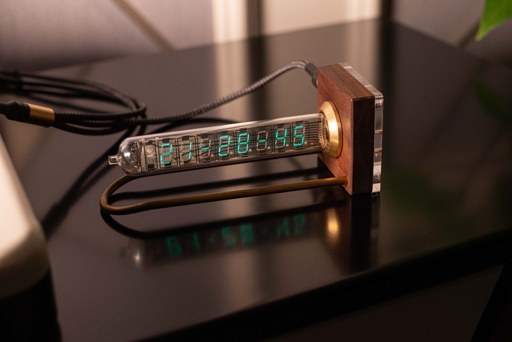 IV-18 VFD ニキシーチューブ クロック 木製シェル
