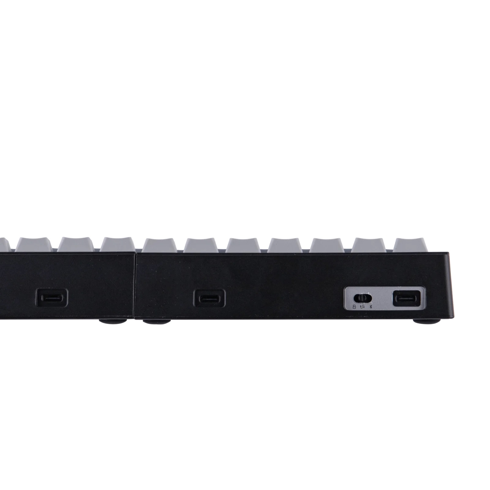 分割式メカニカルキーボード Split65側面のType-C端子と接続切り替えスイッチ